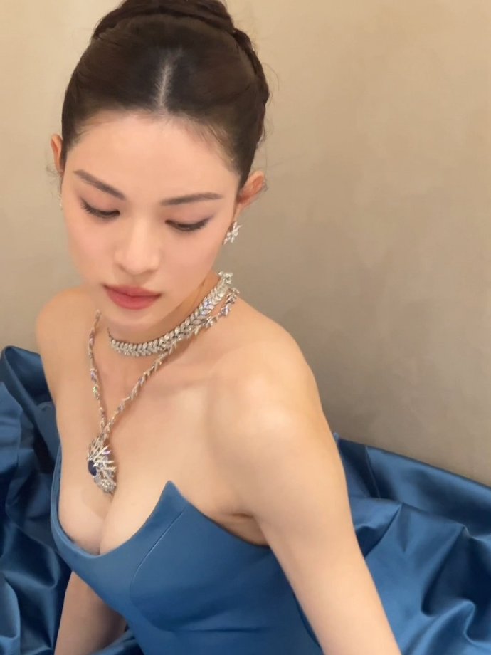 钟楚曦蒂芬妮活动造型插图12