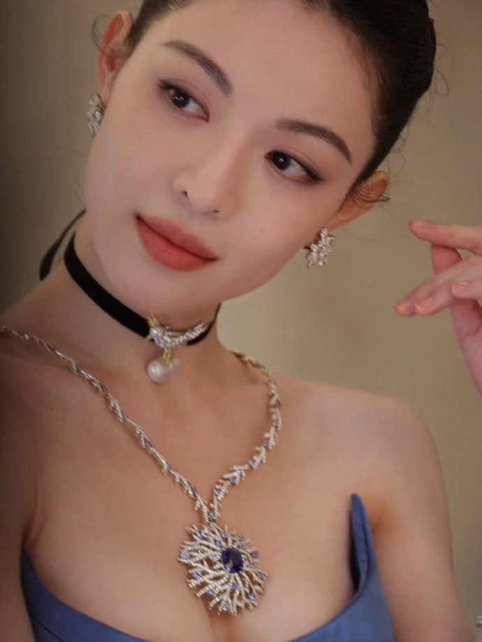 钟楚曦蒂芬妮活动造型插图13