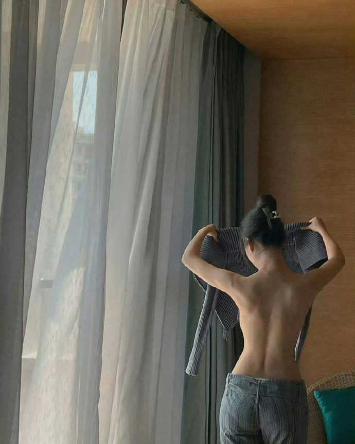 李菲儿美背细腰好身材写真插图10