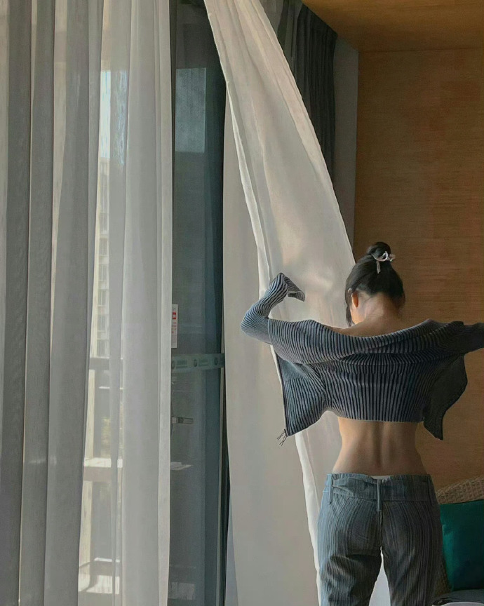 李菲儿美背细腰好身材写真插图12