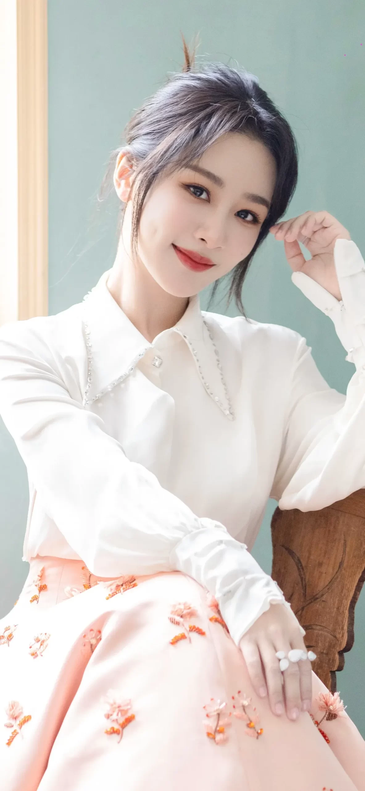 杨紫碎花裙写真壁纸插图1
