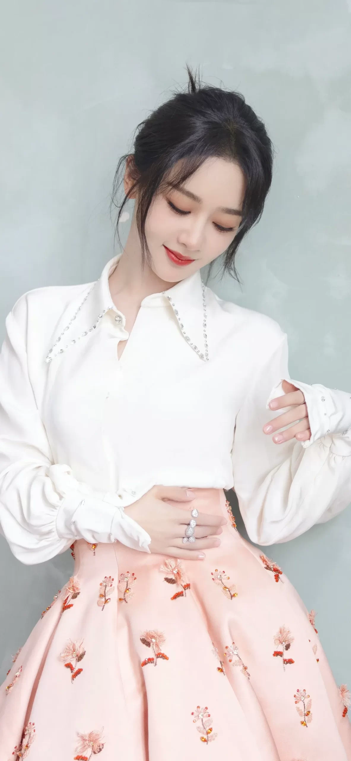 杨紫碎花裙写真壁纸插图11