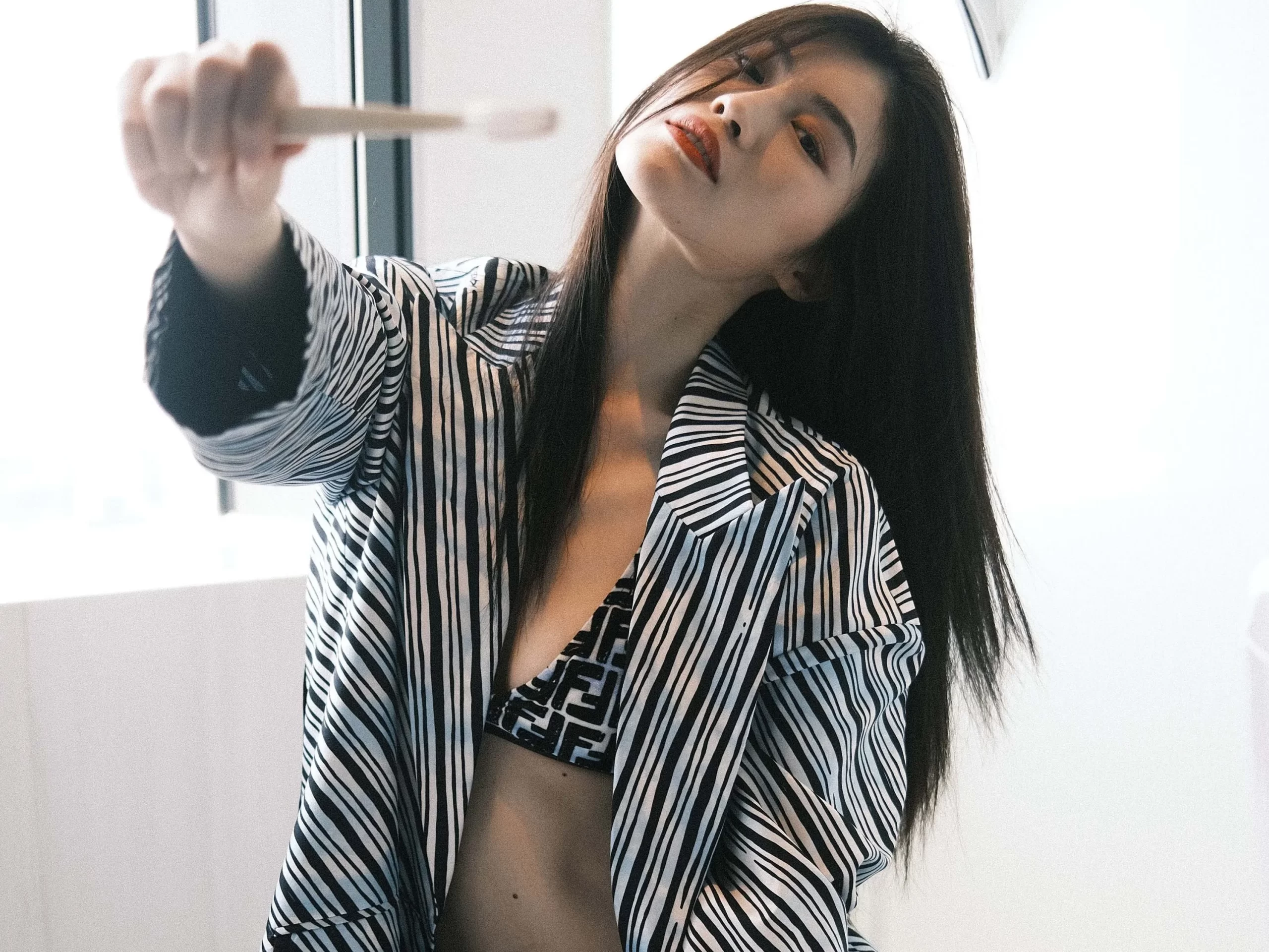 名模何穗时尚穿搭写真插图1