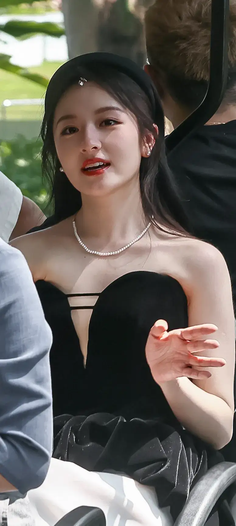 李兰迪黑色抹胸礼服写真插图