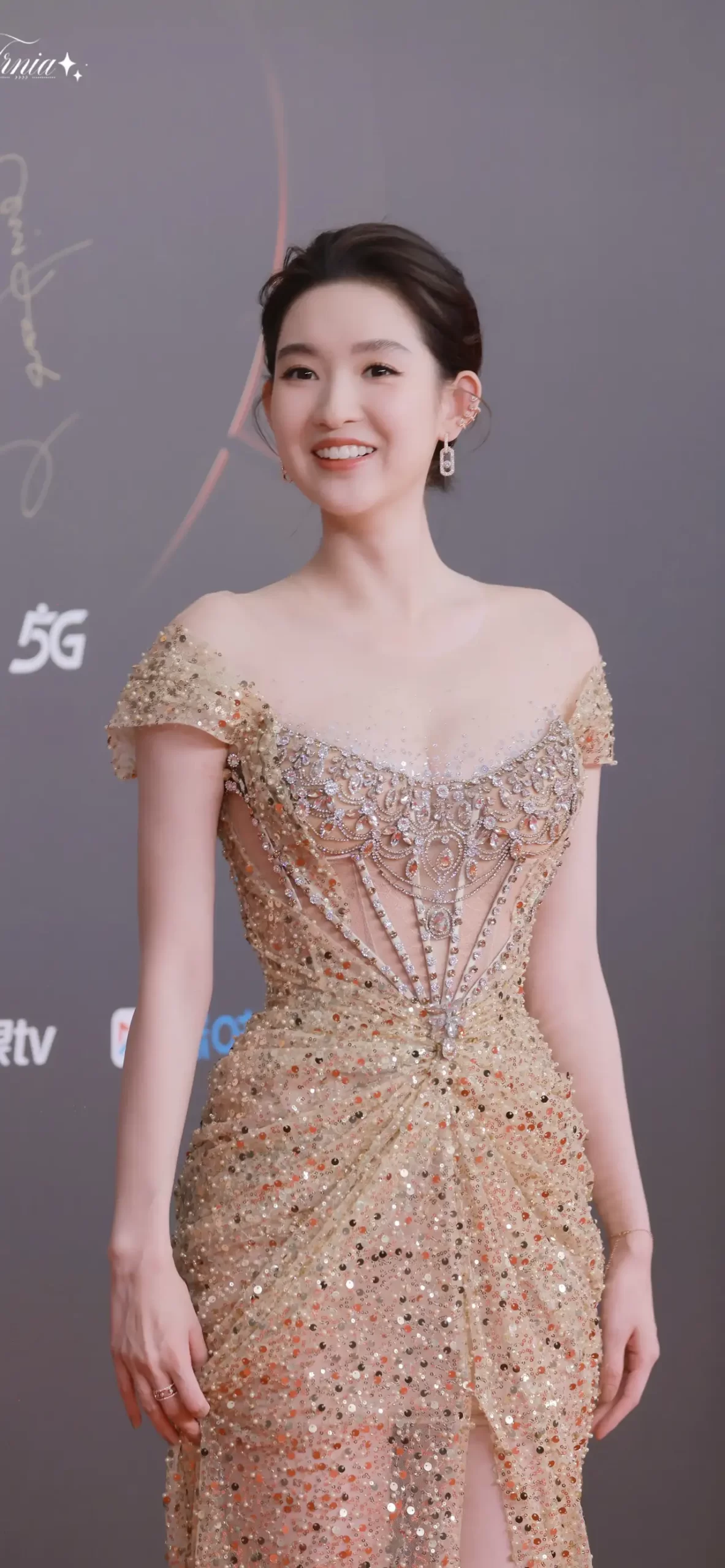 王玉雯光彩照人写真壁纸插图16