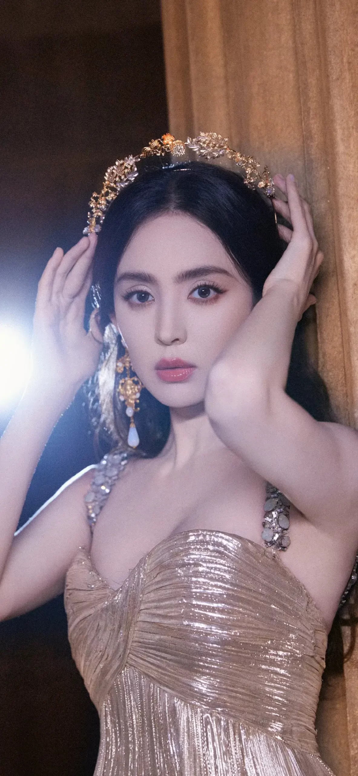 古力娜扎明艳动人写真壁纸插图2