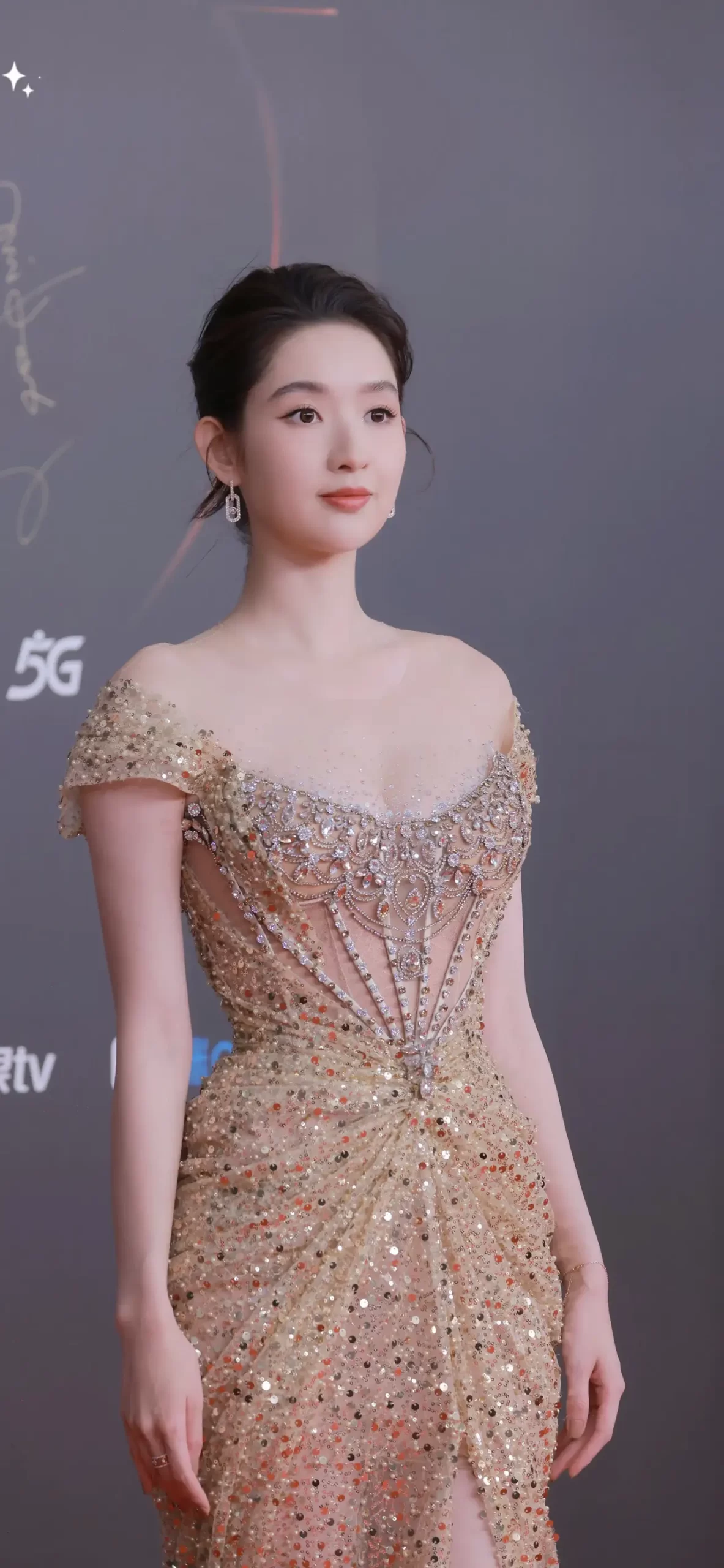 王玉雯光彩照人写真壁纸插图6