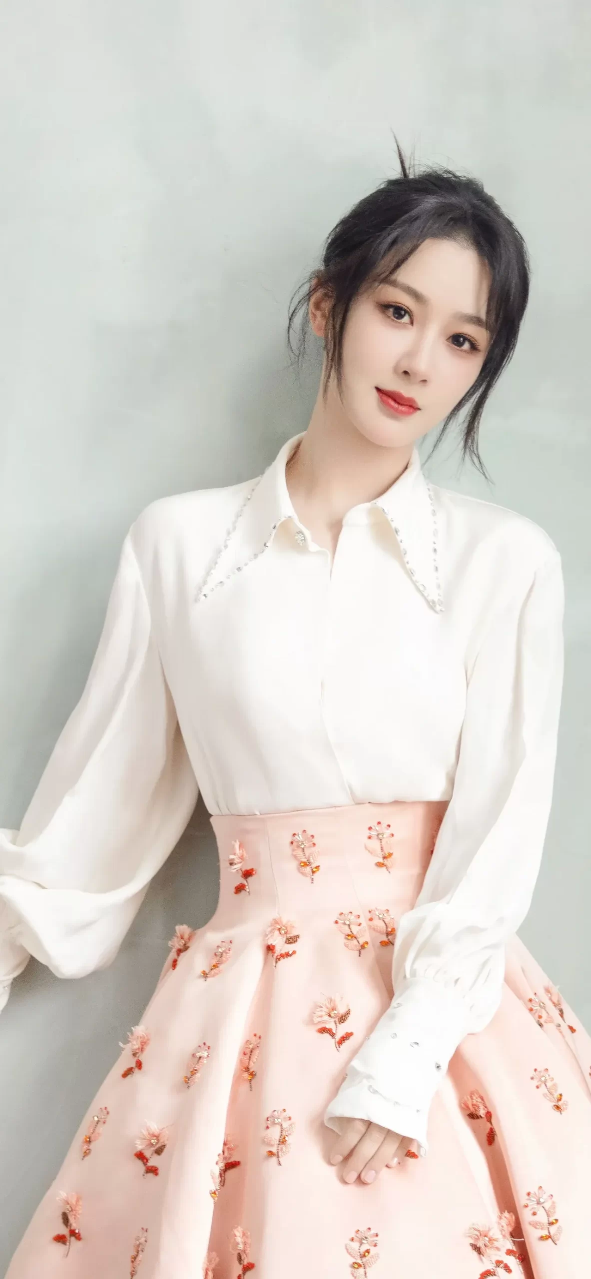杨紫碎花裙写真壁纸插图10