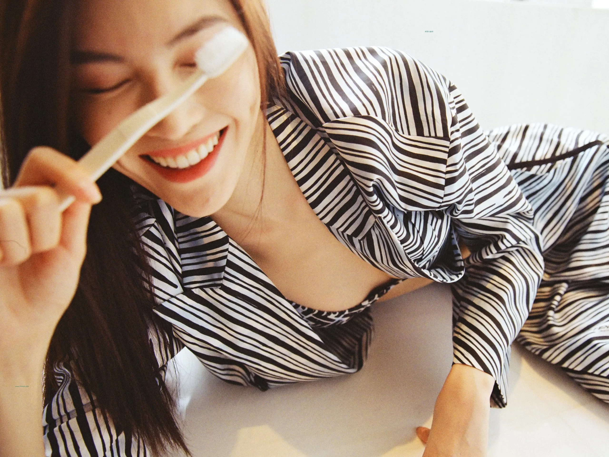 名模何穗时尚穿搭写真插图2
