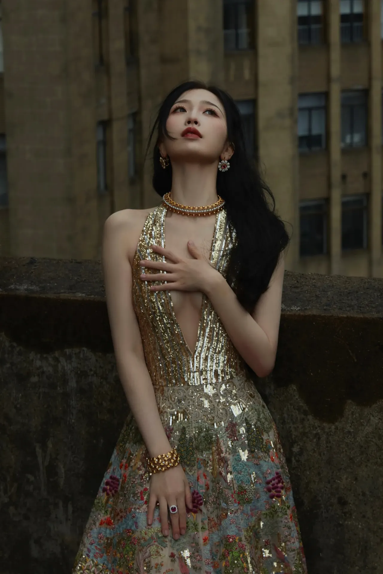 虞书欣深v礼服高清写真插图6