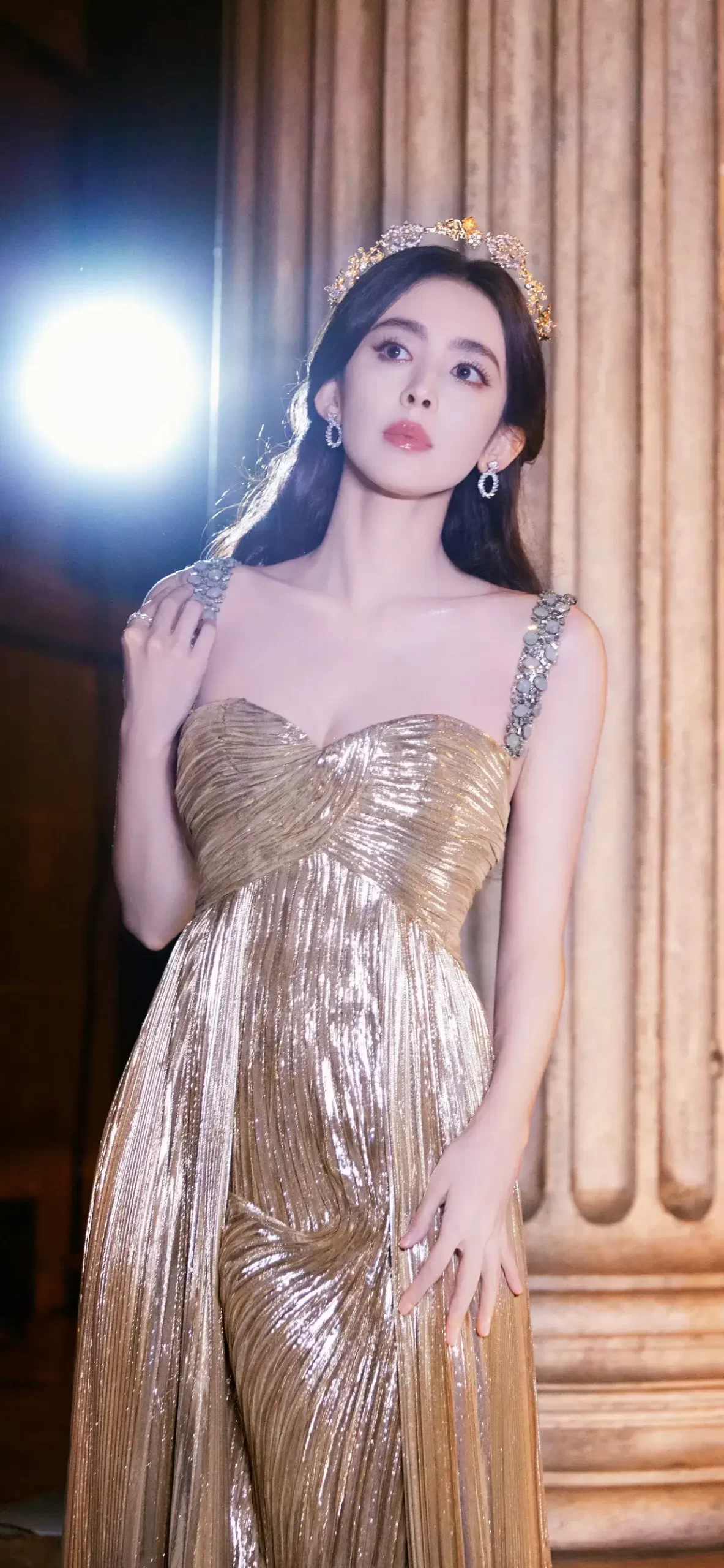 古力娜扎明艳动人写真壁纸插图3