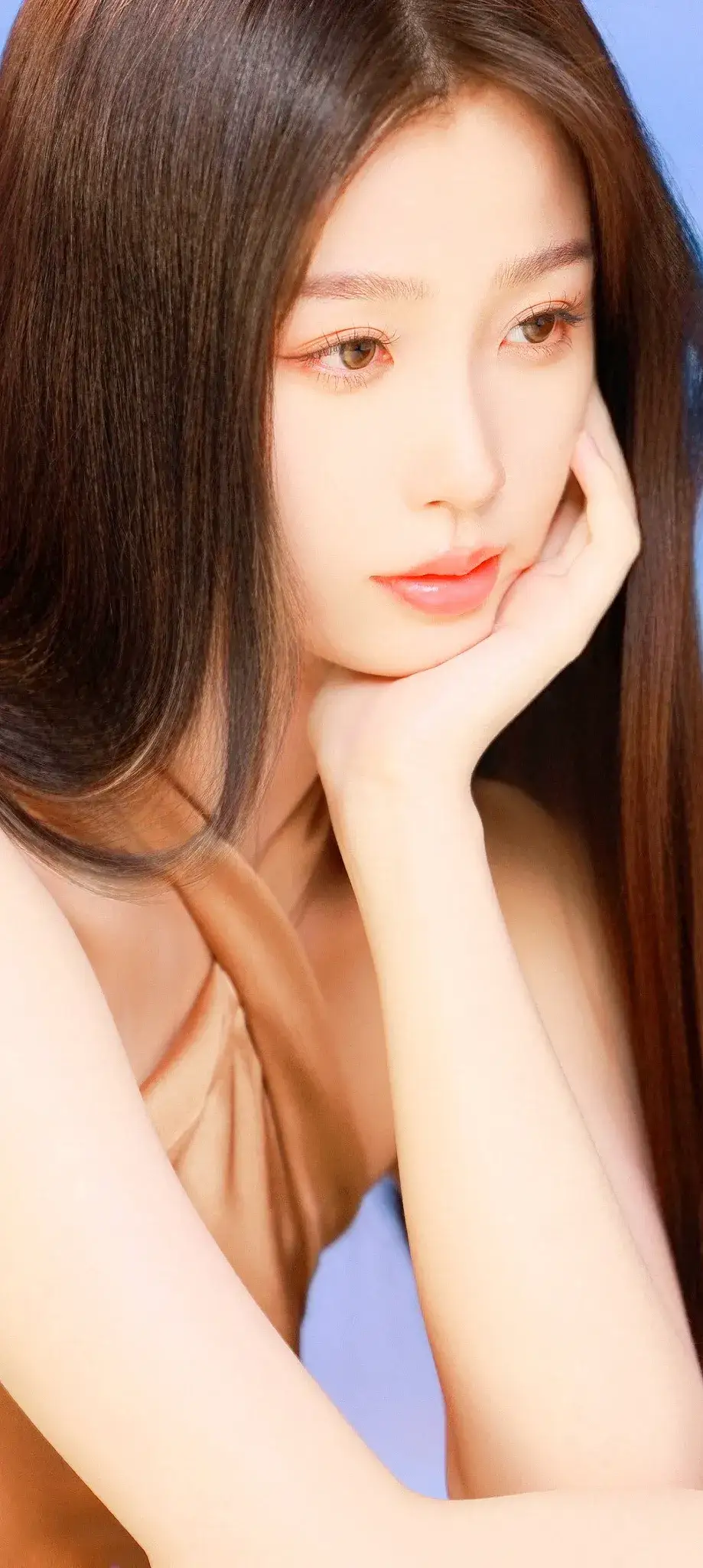 虞书欣甜美可爱写真壁纸插图