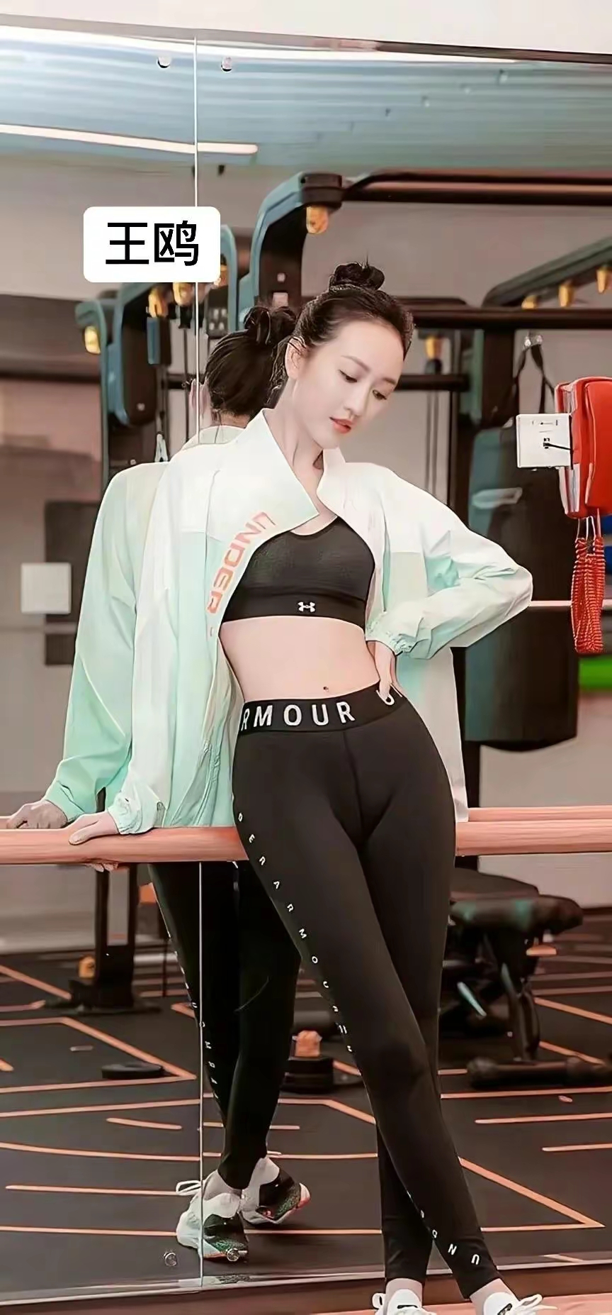 15位女明星瑜伽写真插图10