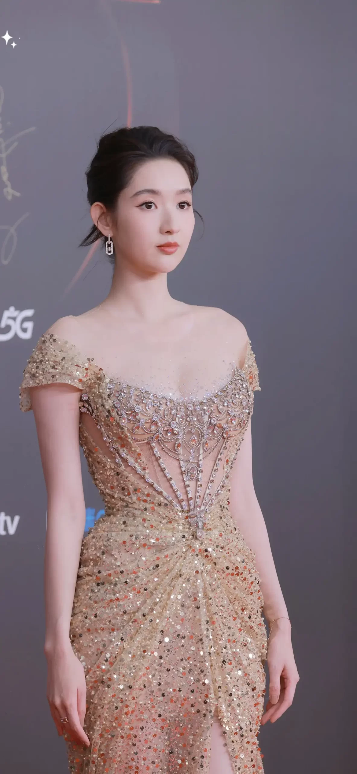 王玉雯光彩照人写真壁纸插图3