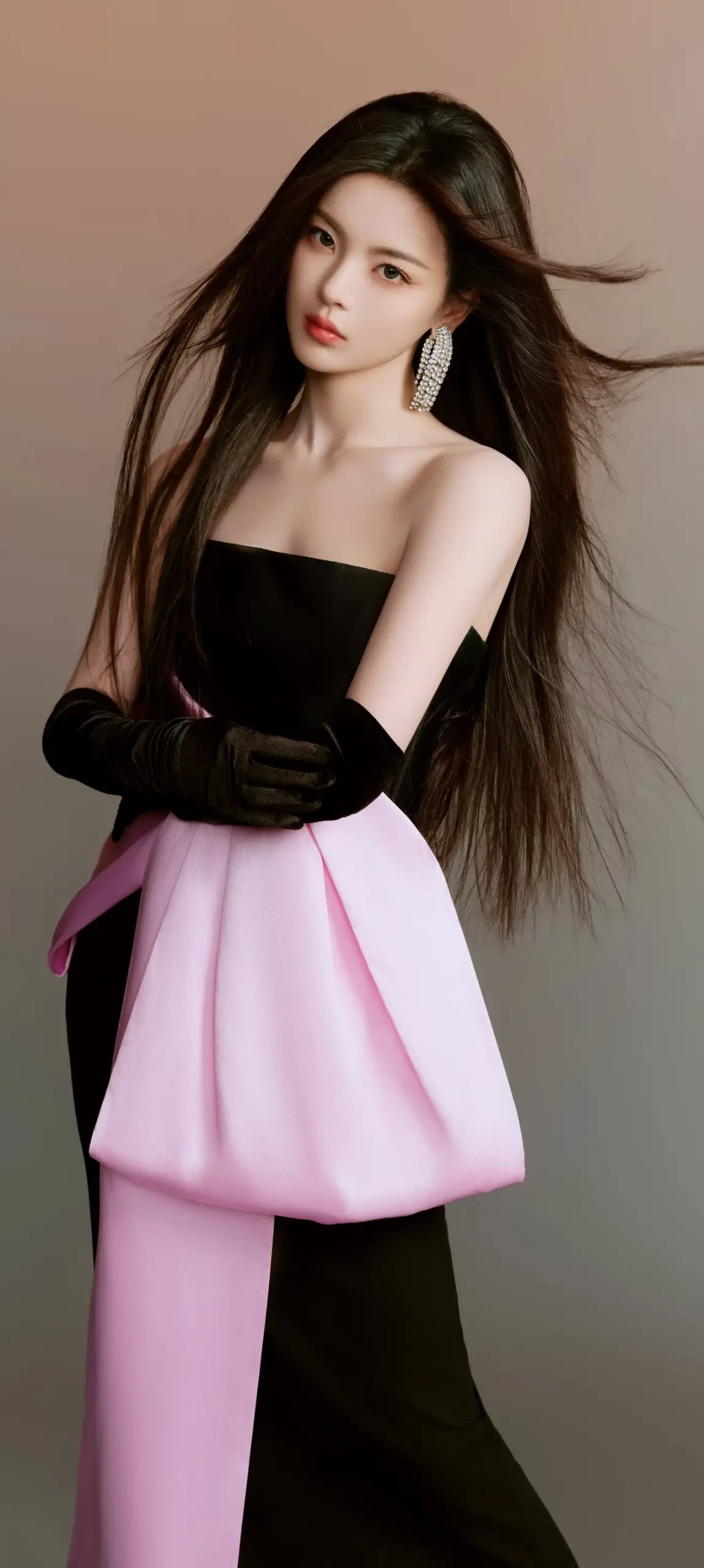 杨超越抹胸礼服写真壁纸插图3