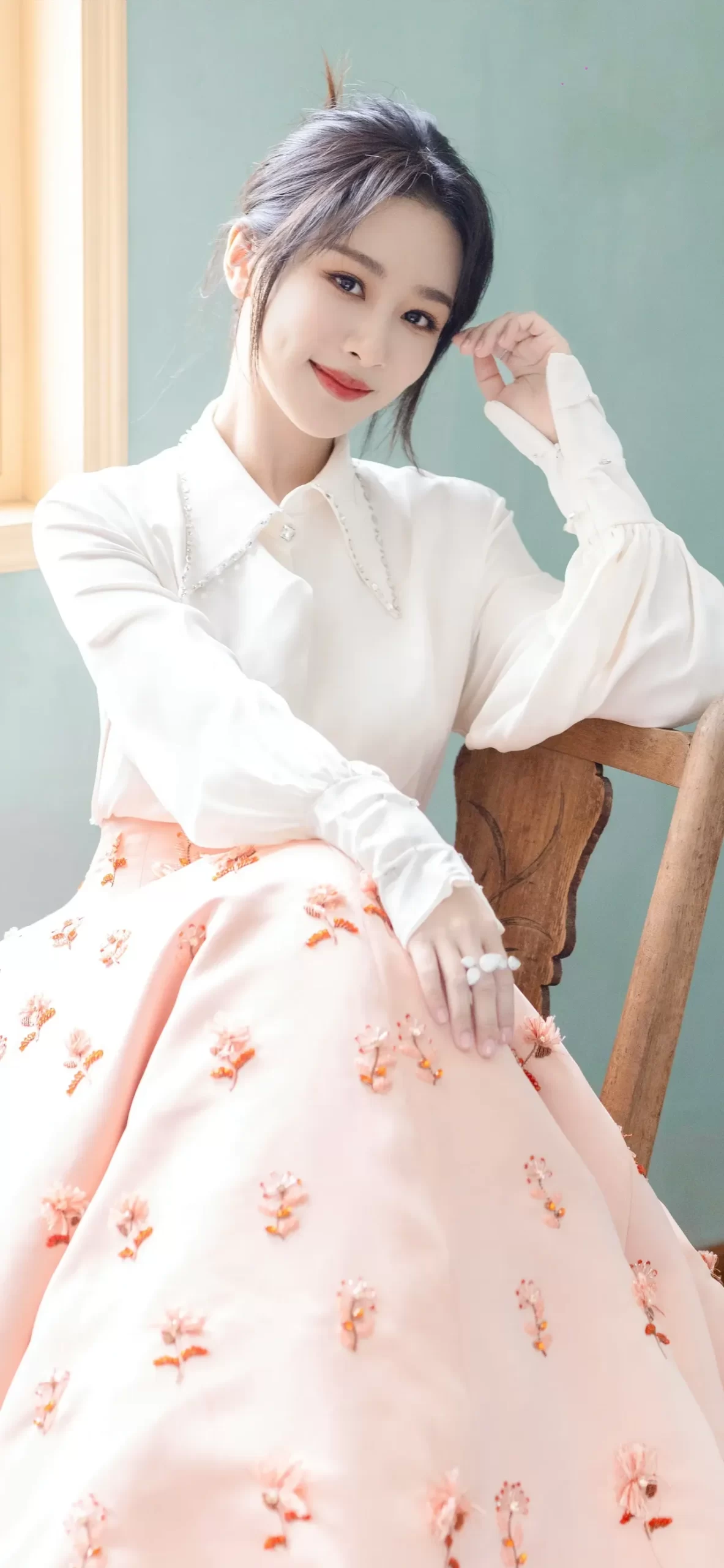 杨紫碎花裙写真壁纸插图12