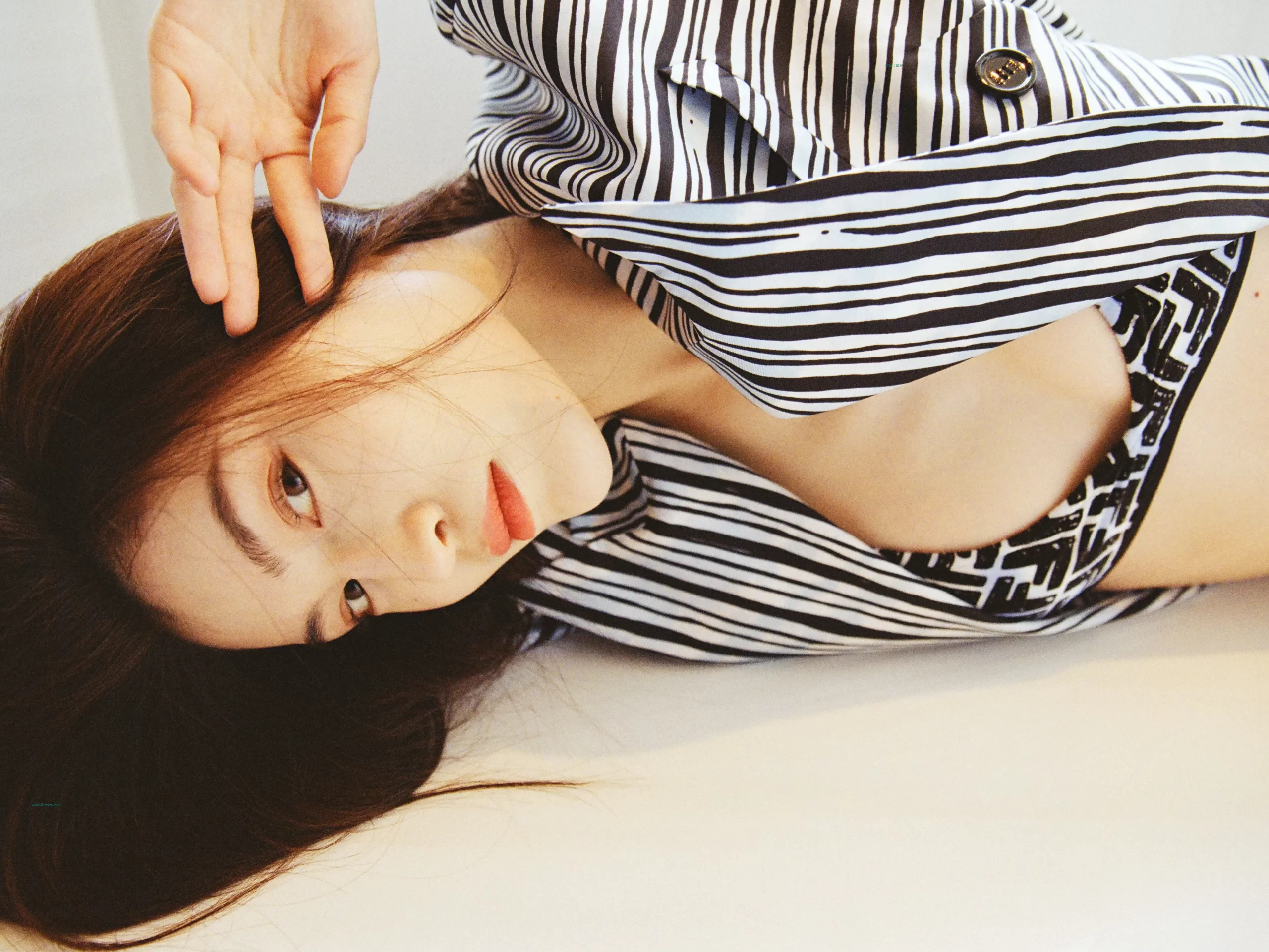 名模何穗时尚穿搭写真插图4