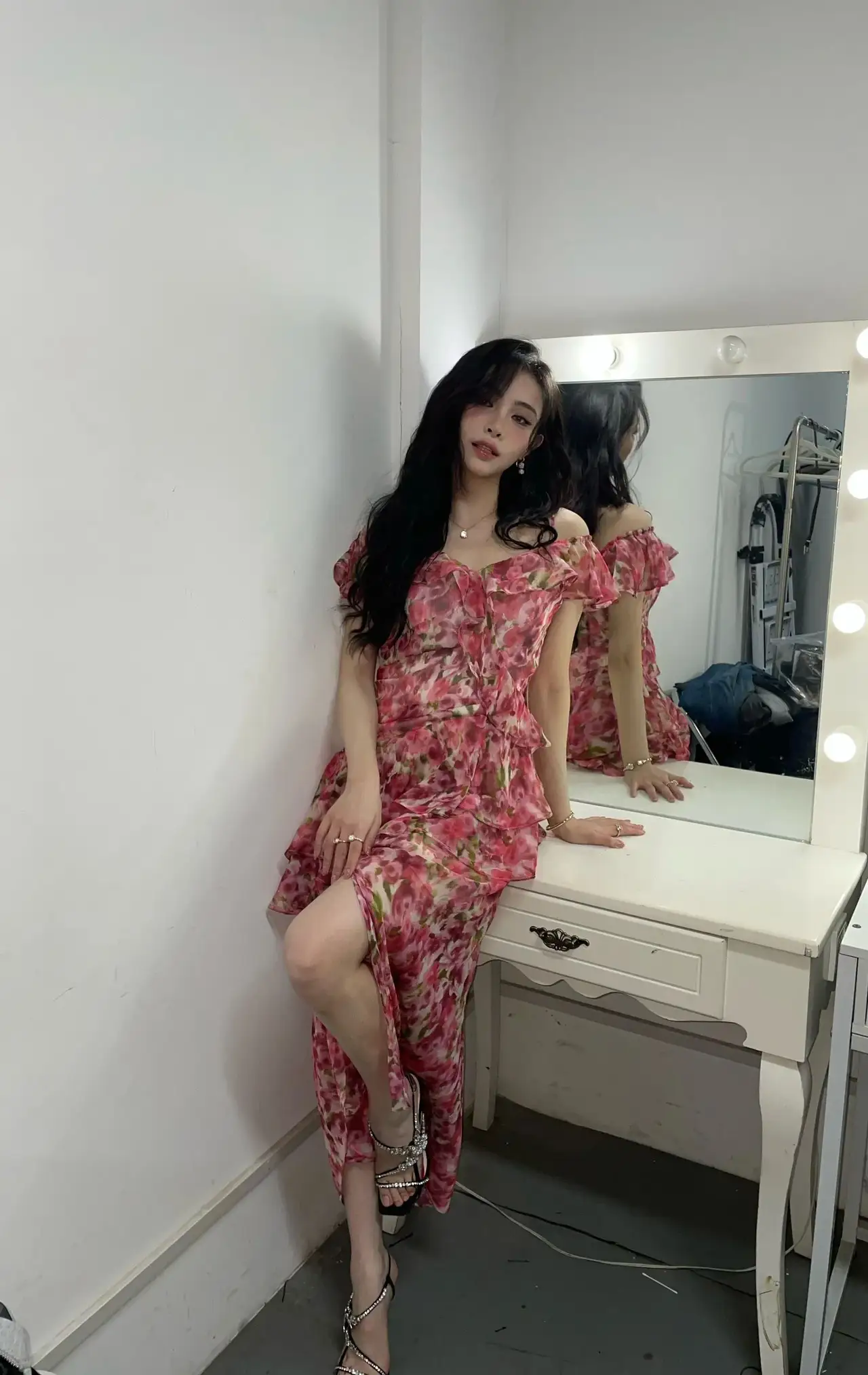 许佳琪碎花裙写真插图3