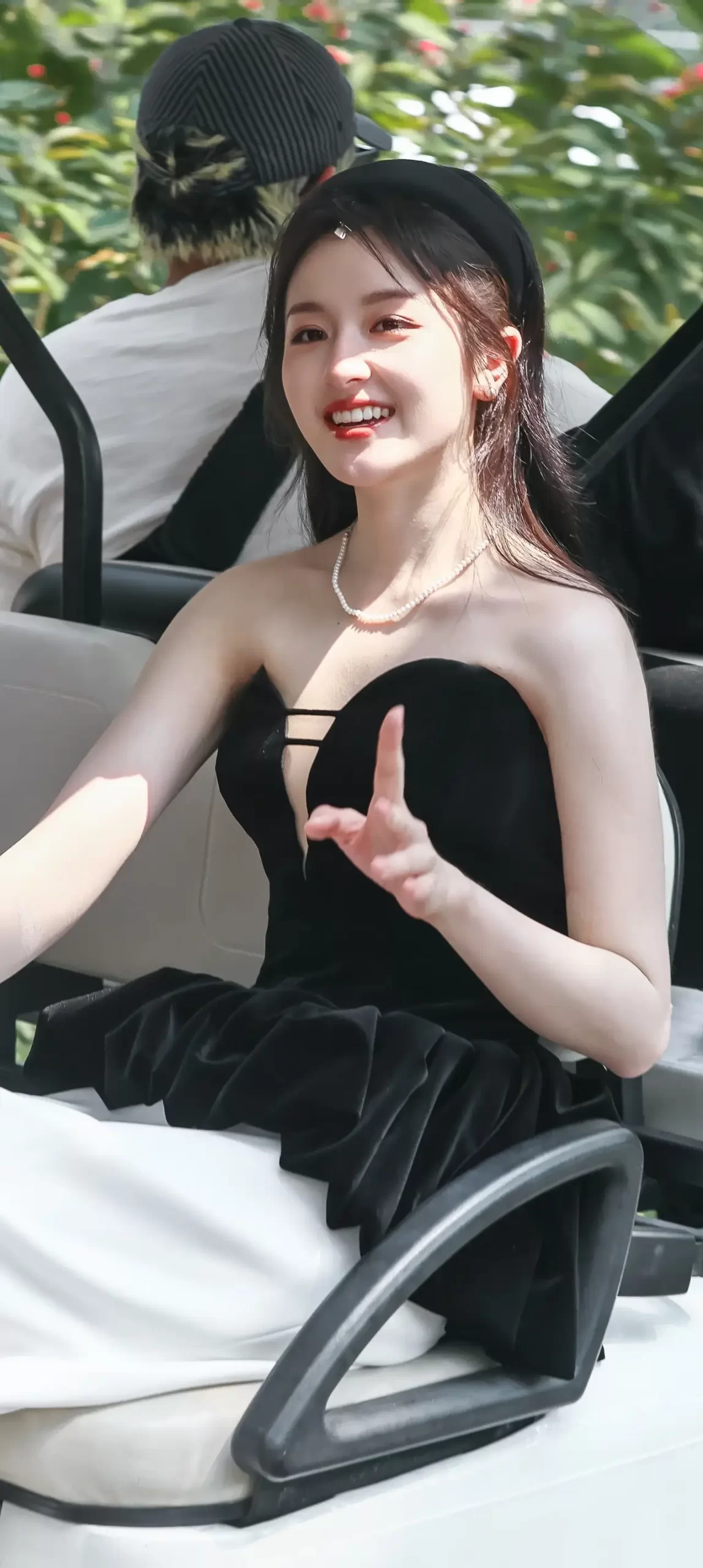 李兰迪黑色抹胸礼服写真插图2