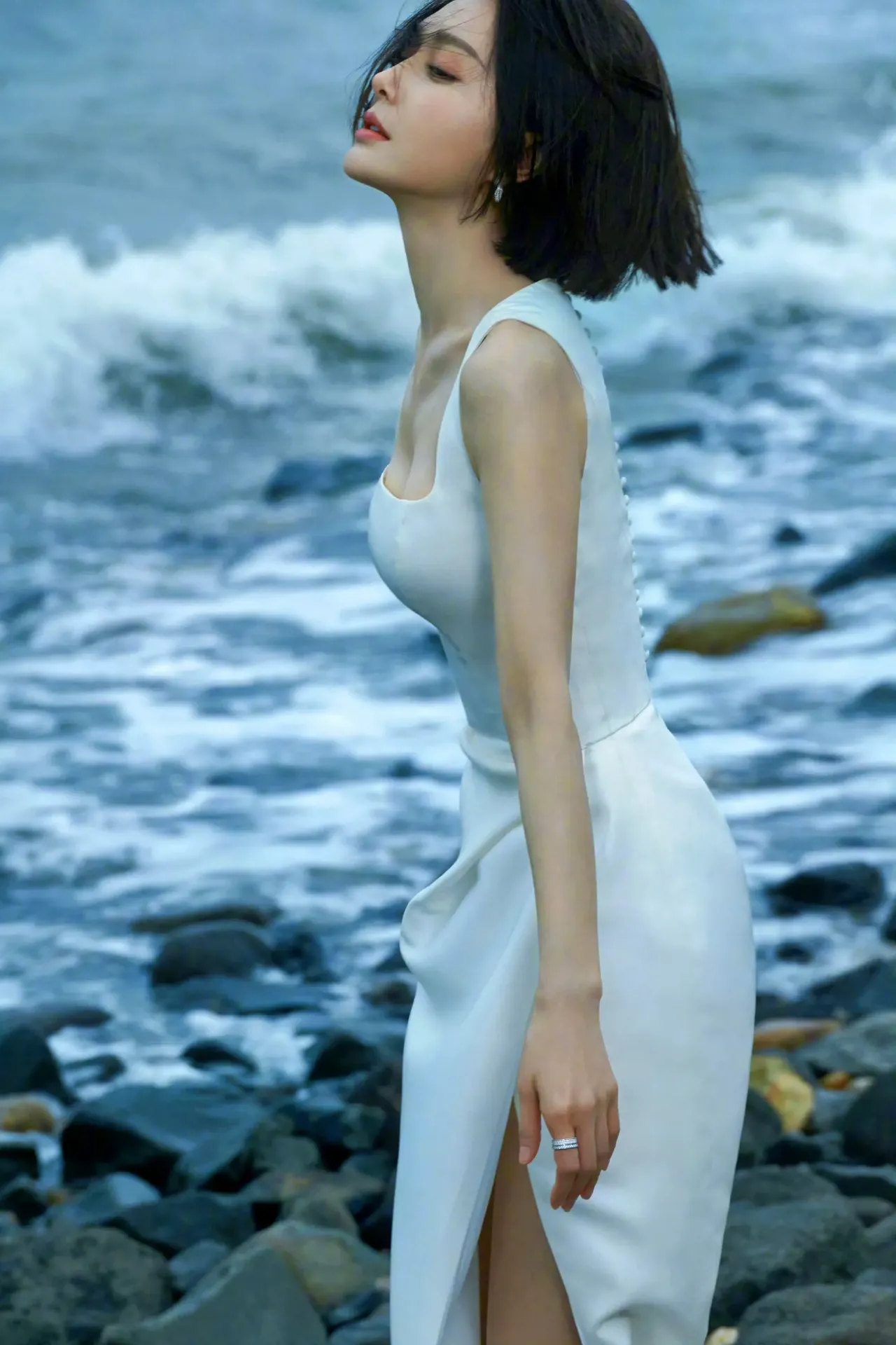 秦岚白裙海边性感写真插图4