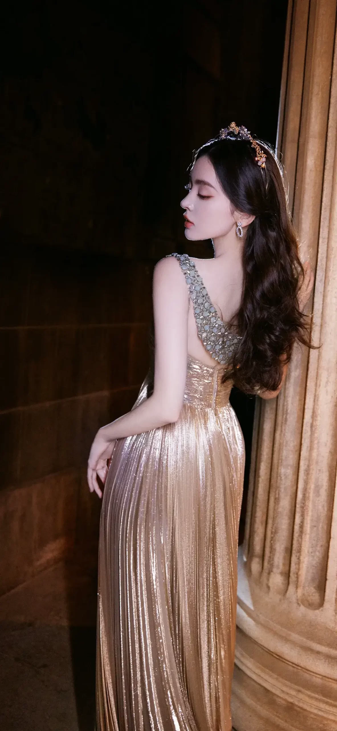 古力娜扎明艳动人写真壁纸插图5