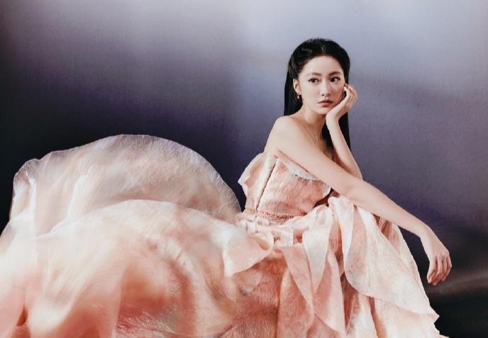 杨肸子粉红礼服写真插图2