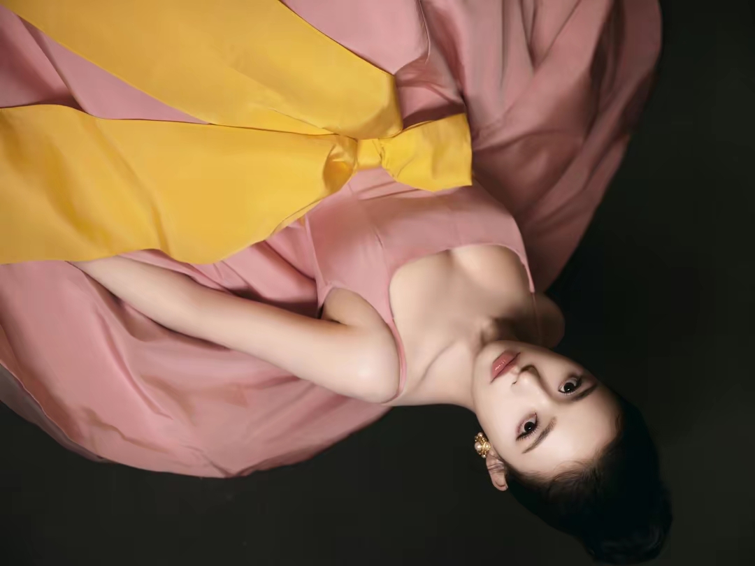 林允粉色吊带礼裙妩媚写真插图9