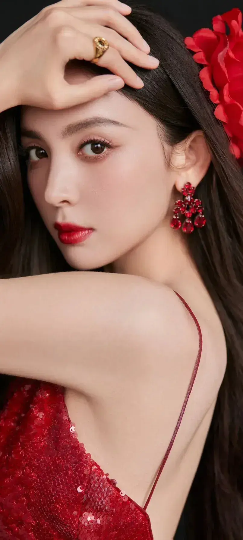 古力娜扎红裙性感写真壁纸插图4