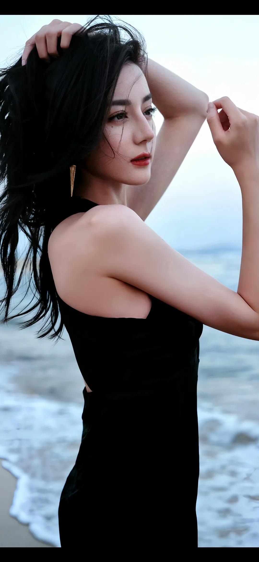 迪丽热巴性感泳装写真插图7