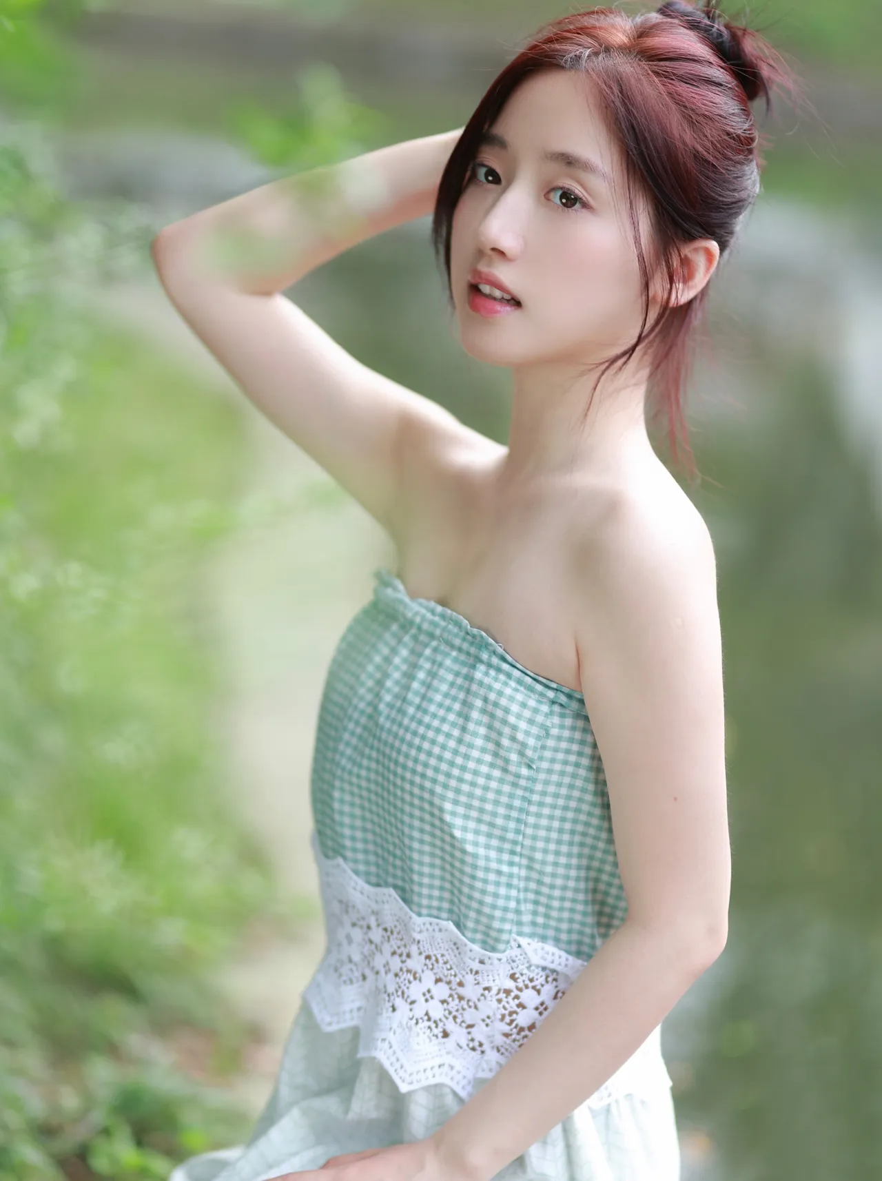 陈叶玲身着连衣裙， 仿佛夏日的诗篇插图8