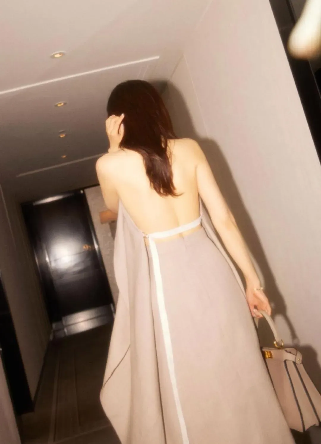 曾黎美背光滑水嫩写真插图3
