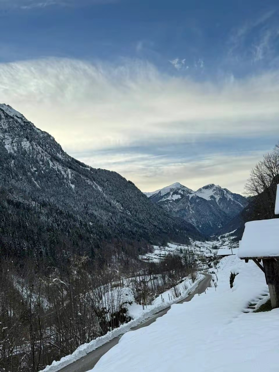 瑞士下雪天爬山领略不一样的雪景插图3