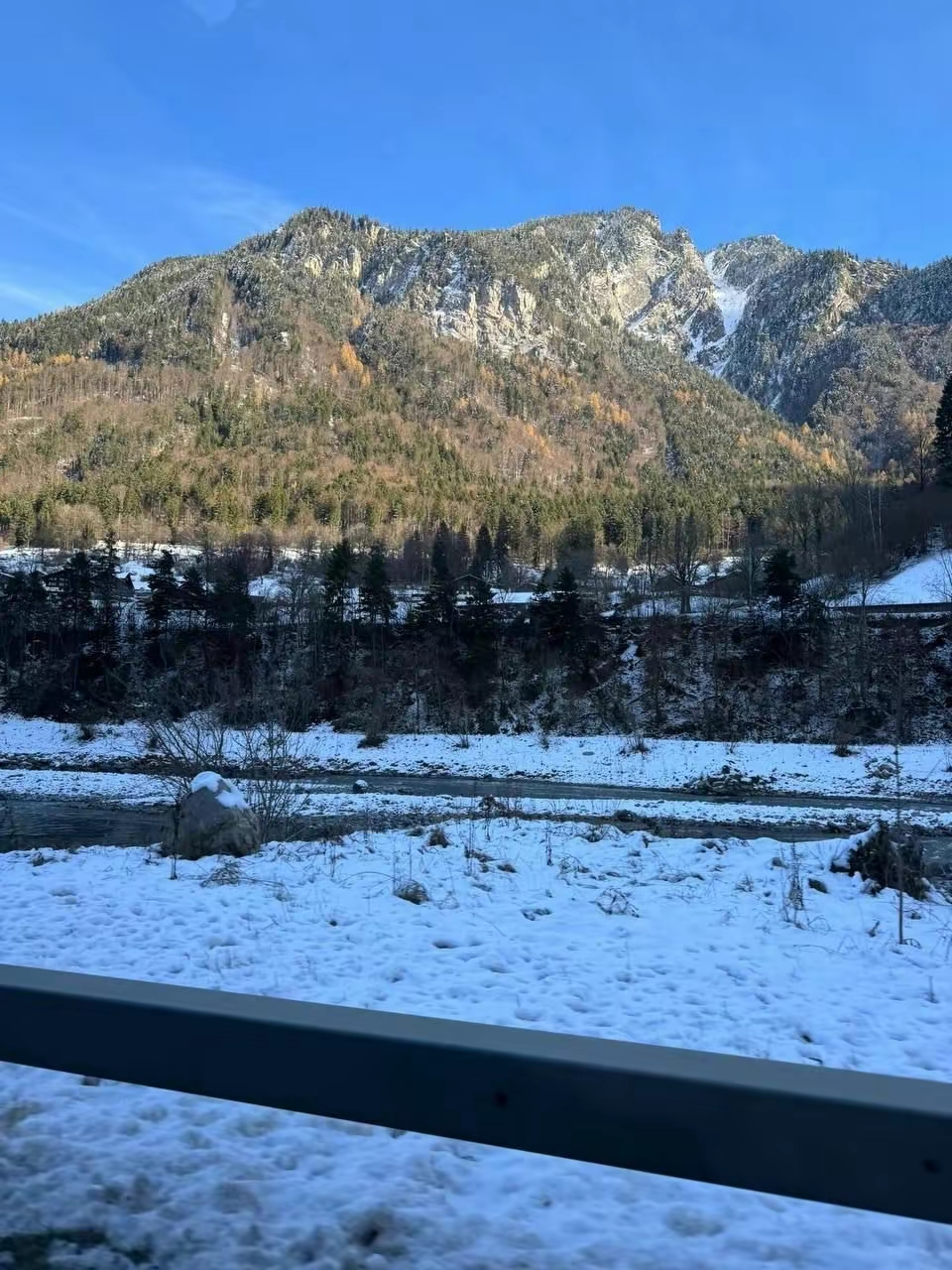 瑞士下雪天爬山领略不一样的雪景插图1