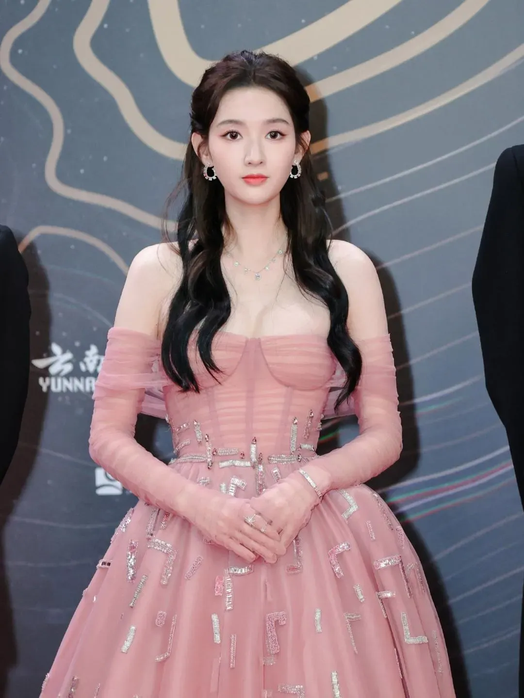 王玉雯低胸长裙写真插图7