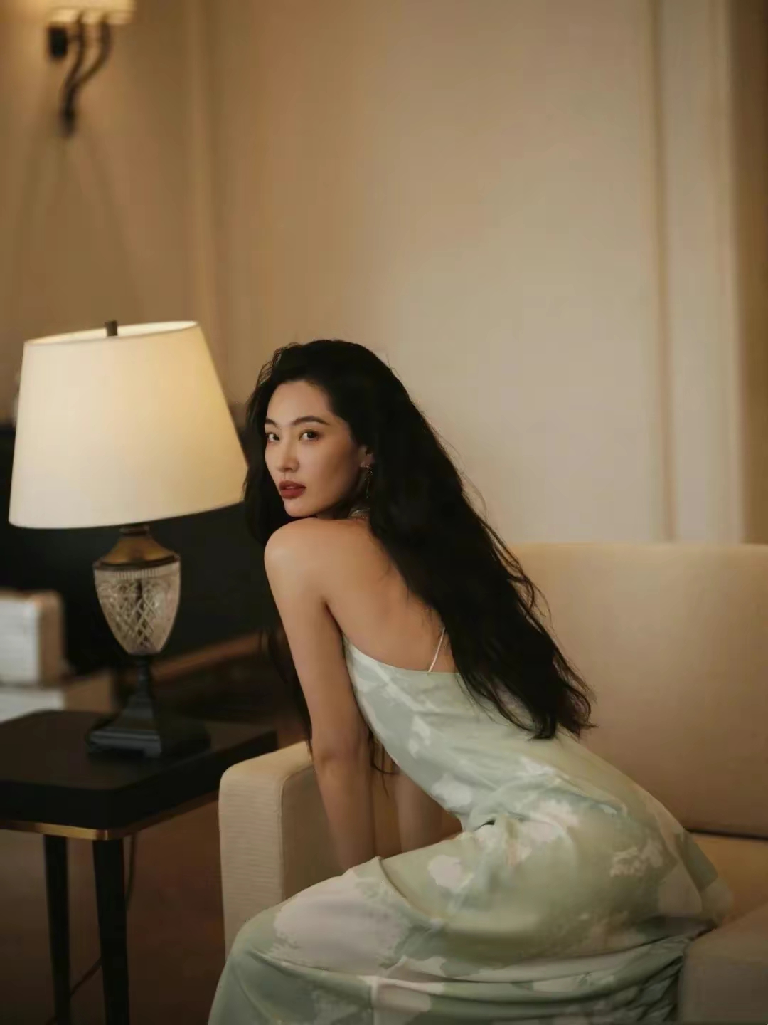 ​陈碧舸性感吊带写真插图6
