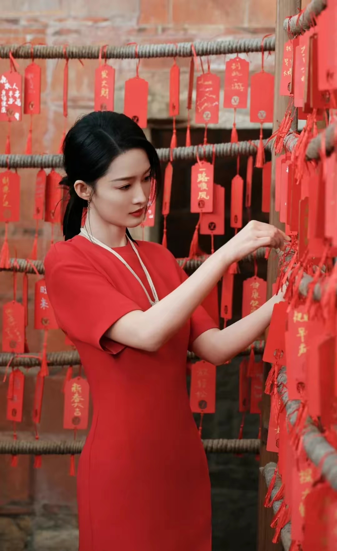 李沁气质优雅写真插图12