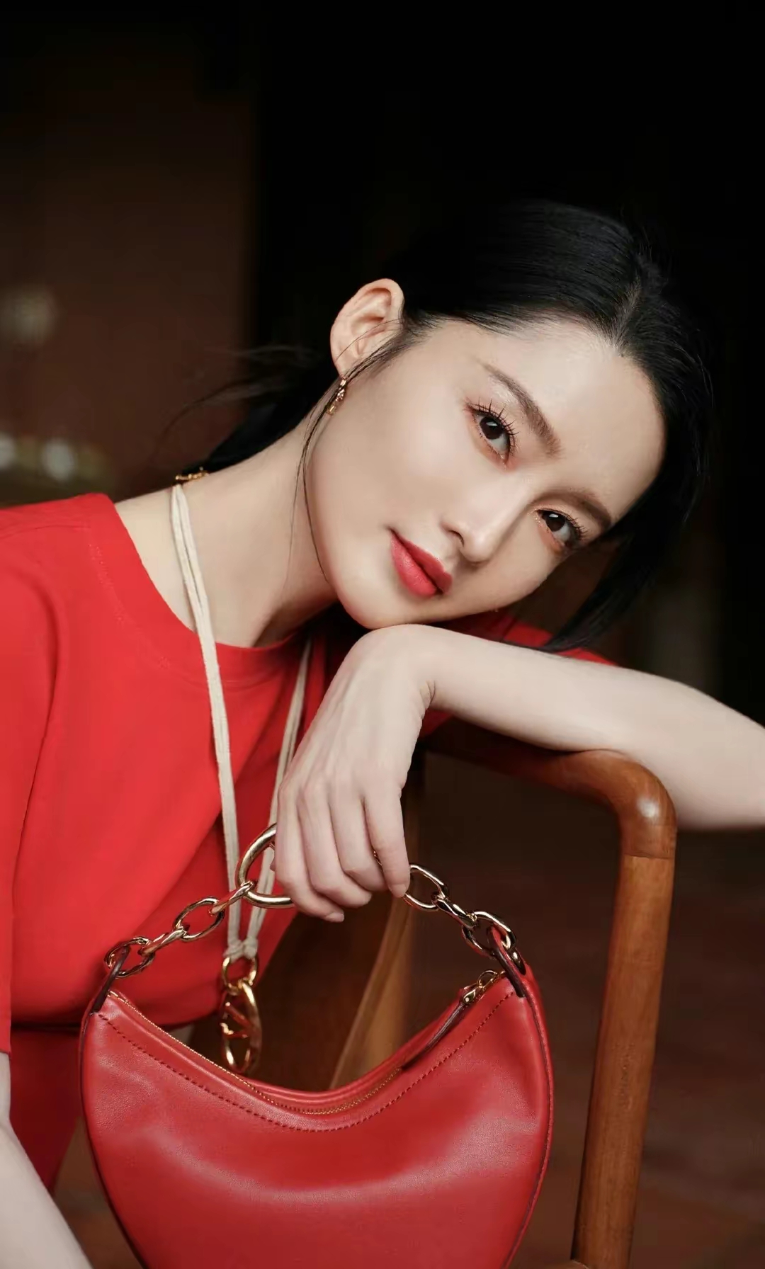 李沁气质优雅写真插图3