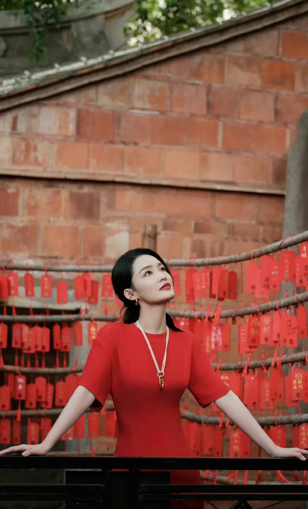 李沁气质优雅写真插图23