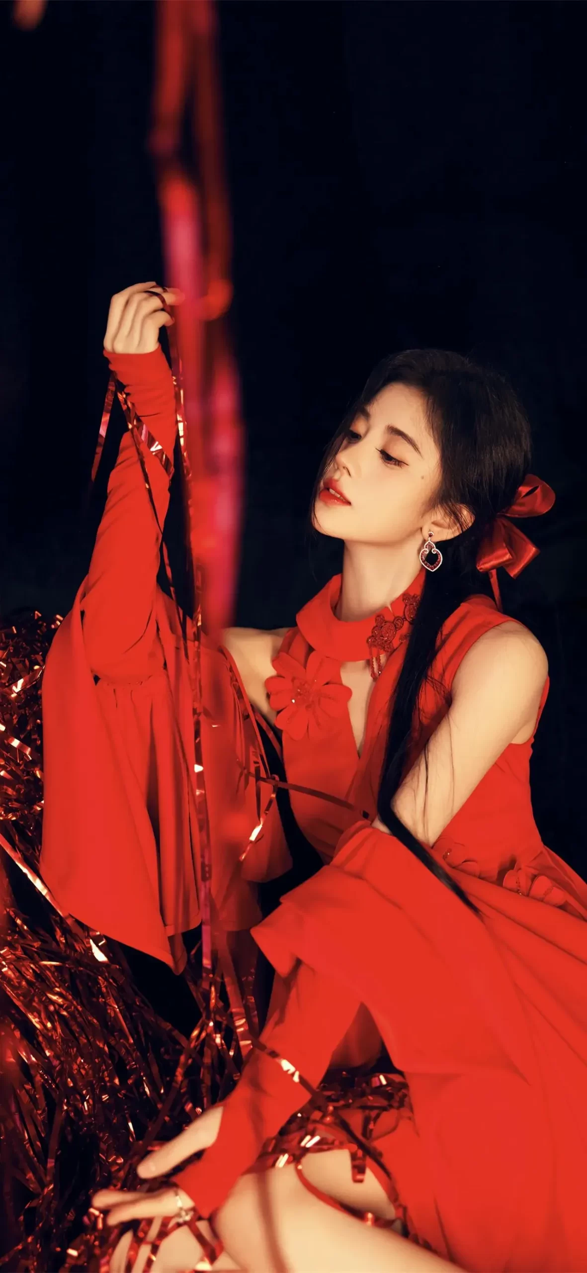 鞠婧祎红衣明艳写真壁纸插图4