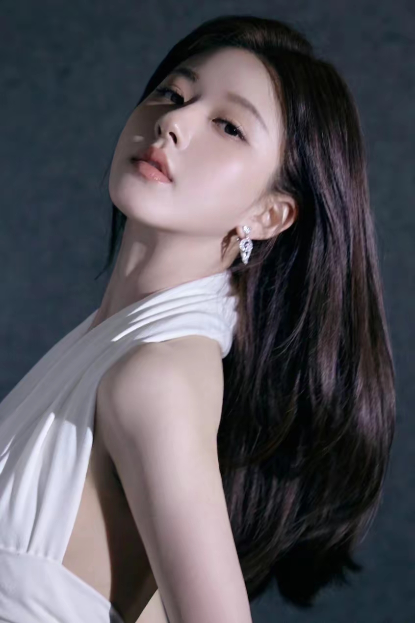 赵露思白裙写真插图1
