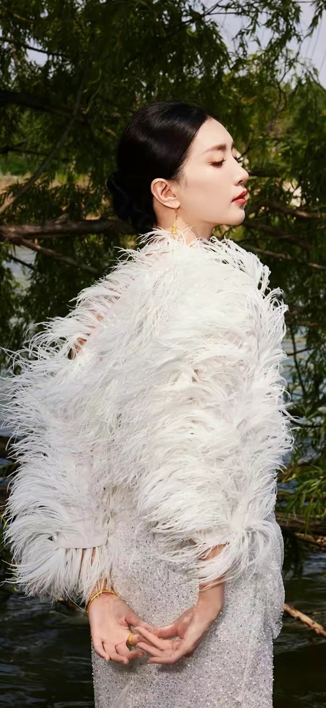 江疏影白裙美背写真壁纸插图11