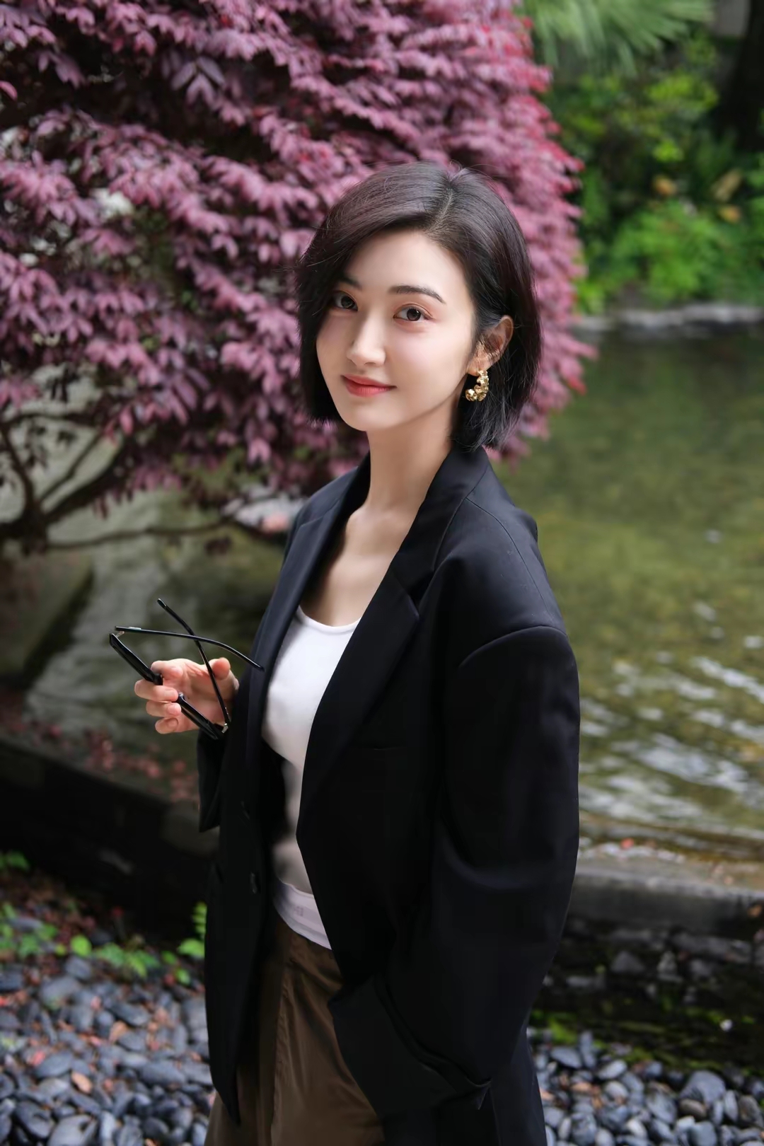 景甜白色背心写真插图17