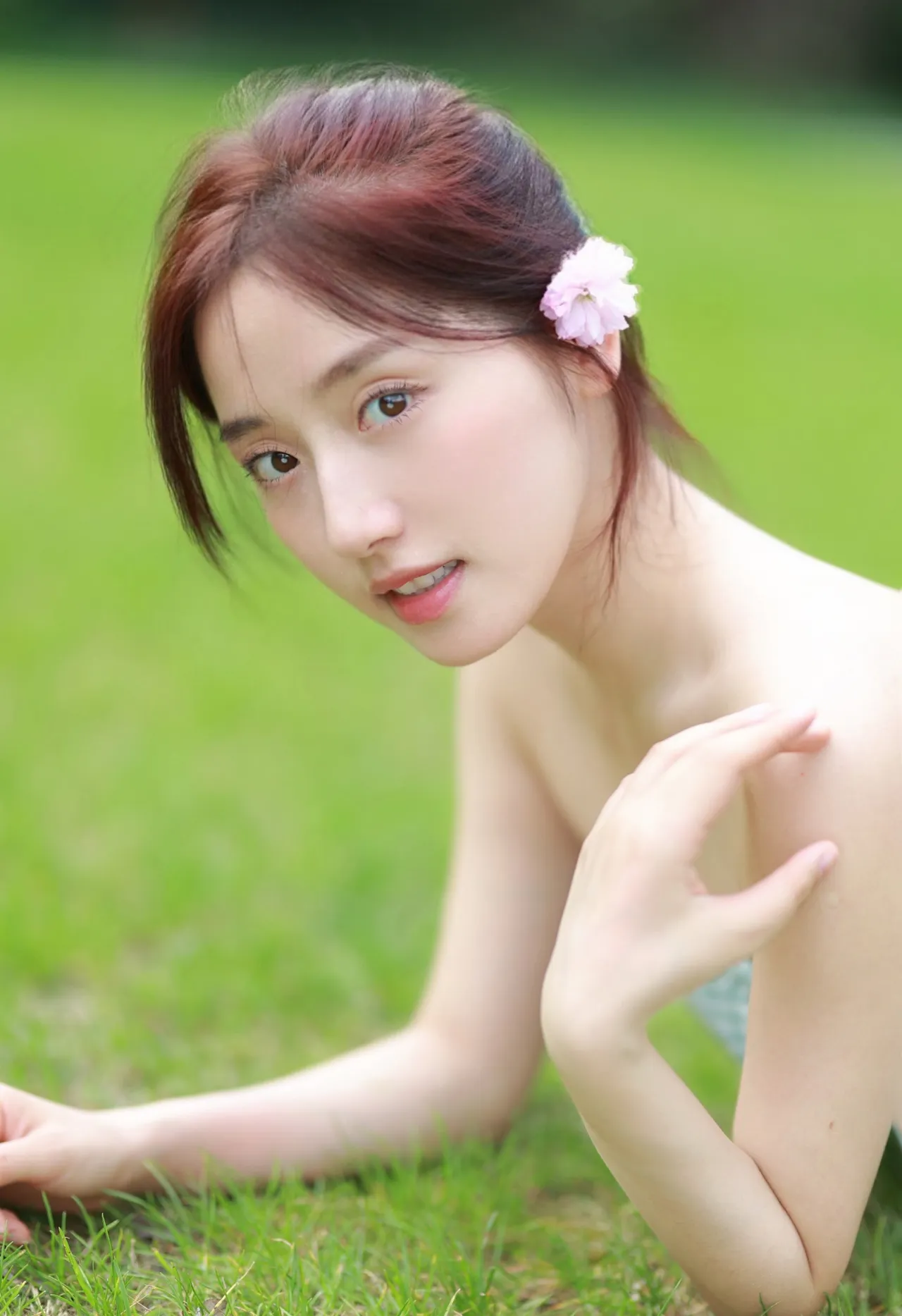 陈叶玲身着连衣裙， 仿佛夏日的诗篇插图5