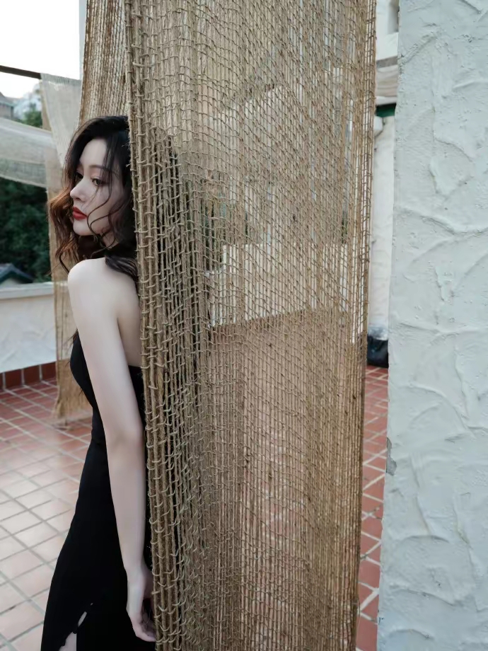 张天爱微醺写真轻熟美感拿捏插图3