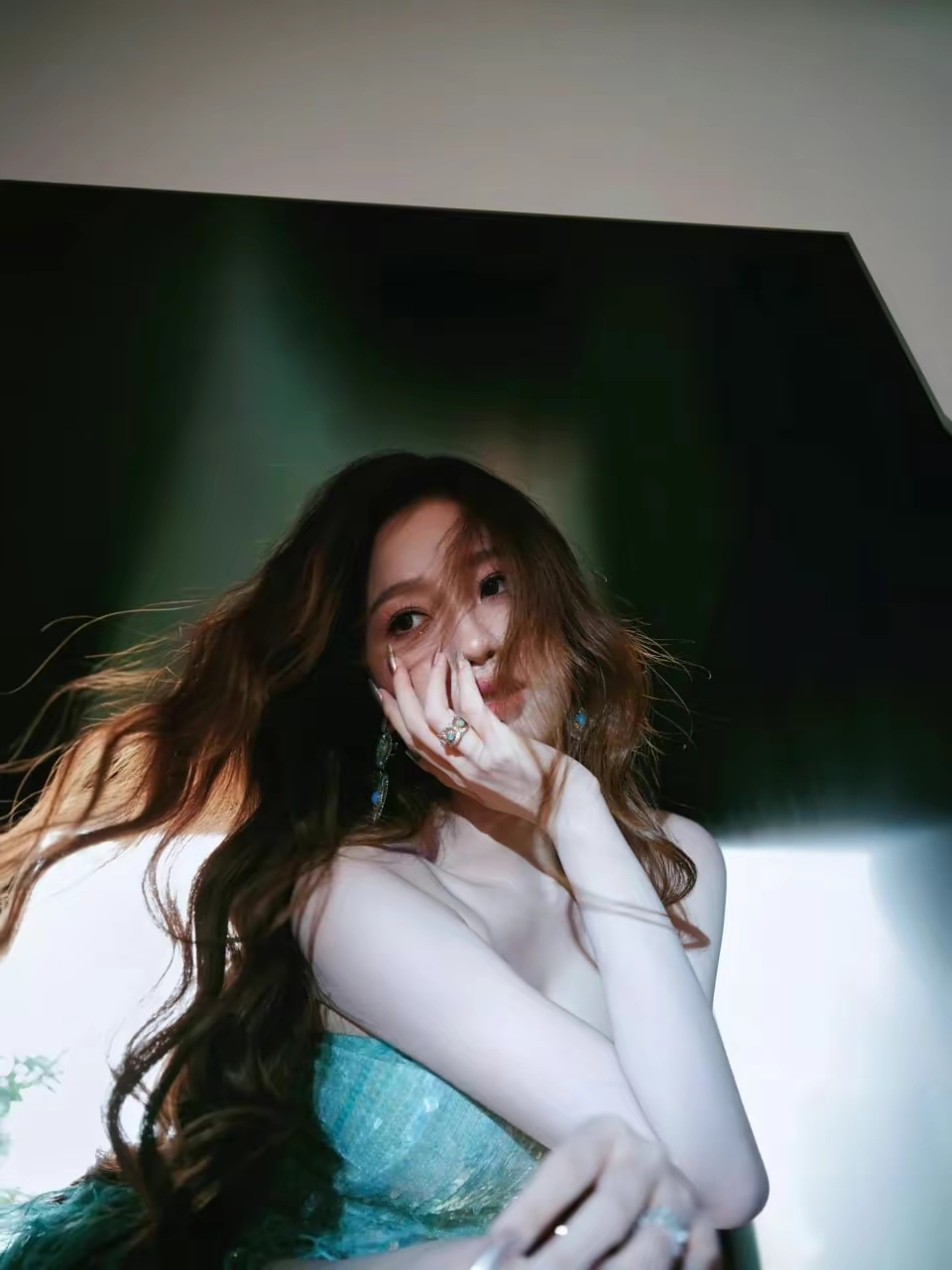 虞书欣写真展迷人风采插图6