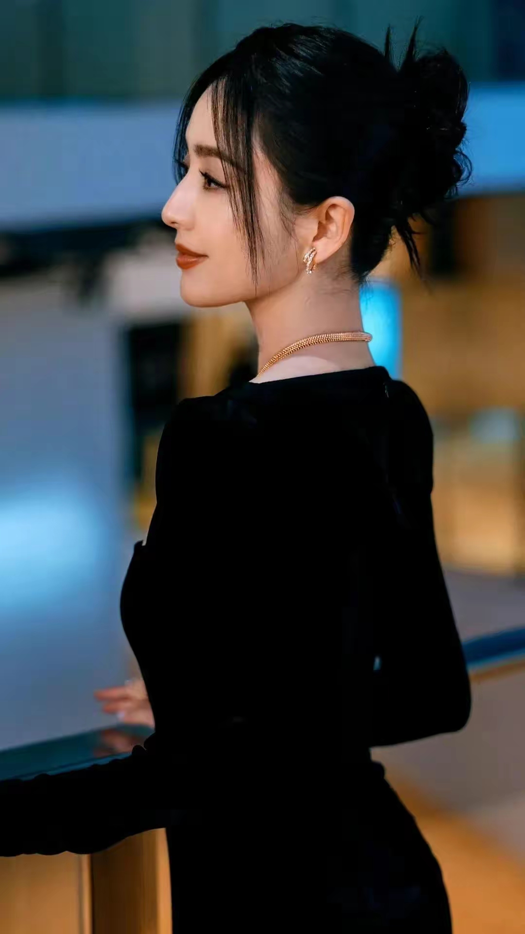 佟丽娅性感黑色礼服插图12