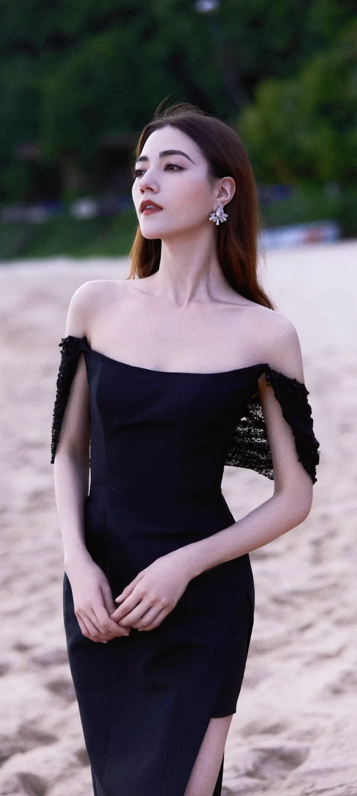 春日娜然抹胸连衣裙写真壁纸插图5