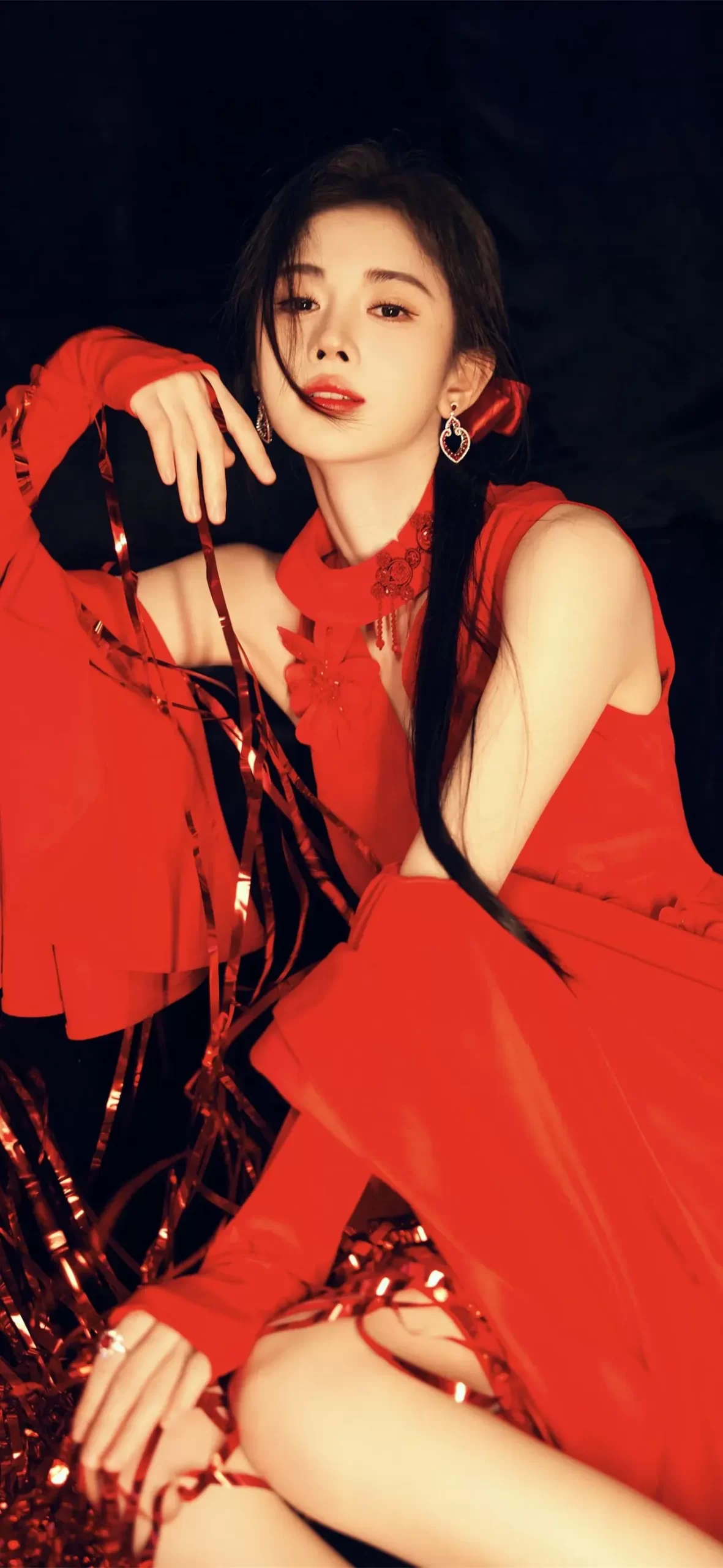 鞠婧祎红衣明艳写真壁纸插图3