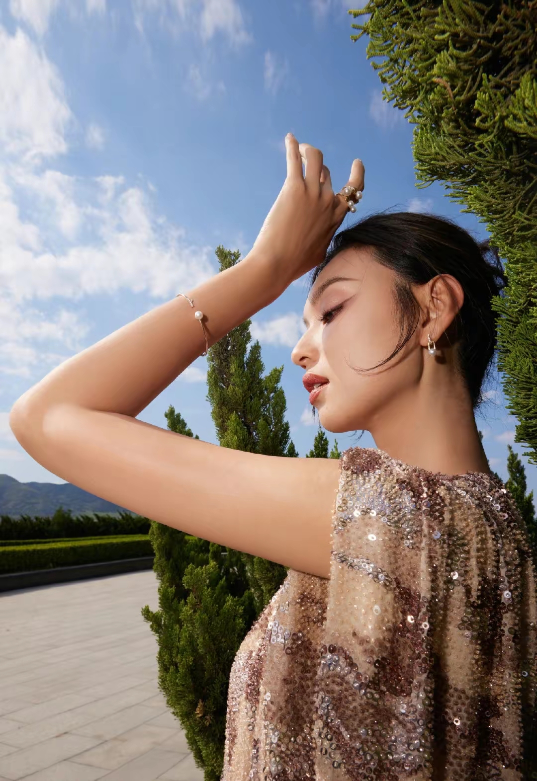 王丹妮亮片裙写真让人陶醉插图1