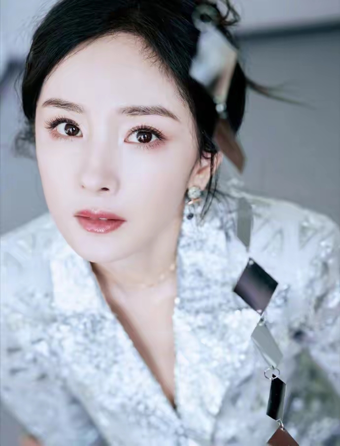 杨幂魅惑写真插图1